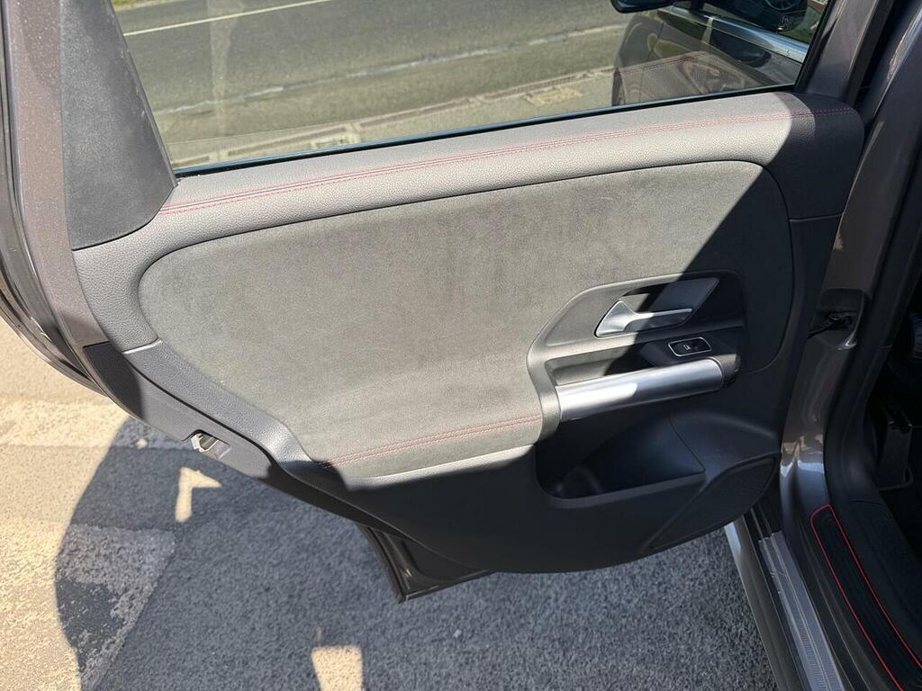 Mercedes-Benz B Class 1.6 Black #29