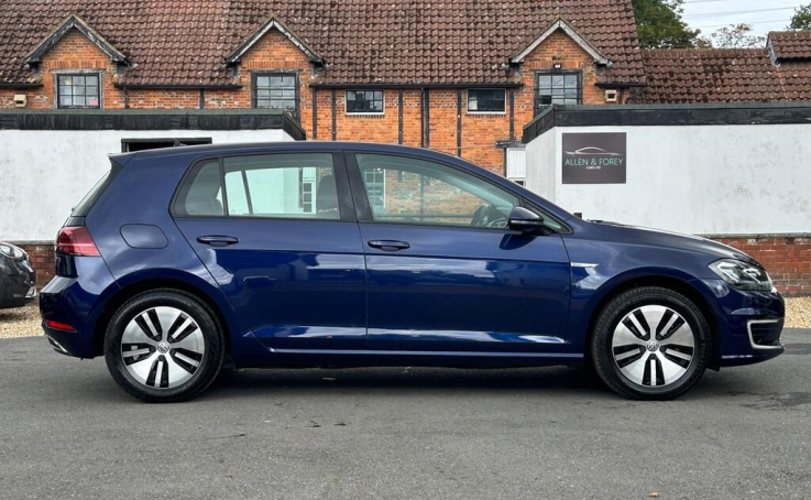 Volkswagen e-Golf 35.8Kwh E-golf Blue #4