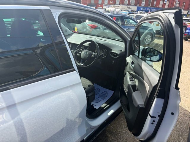Vauxhall Crossland X Tech Line Nav Grey #28
