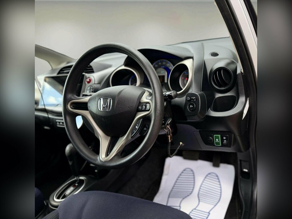 Honda Fit 1.3H Ima He-t Cvt Euro 5 Silver #2