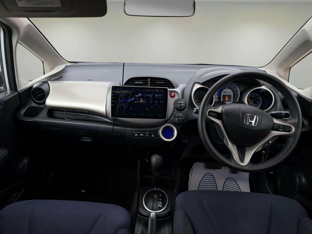 Honda Fit 1.3H Ima He-t Cvt Euro 5 Silver #4