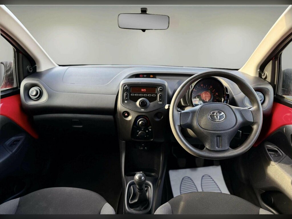 Toyota Aygo 1.0 Vvt-i X Euro 5 Euro 5 Red #4