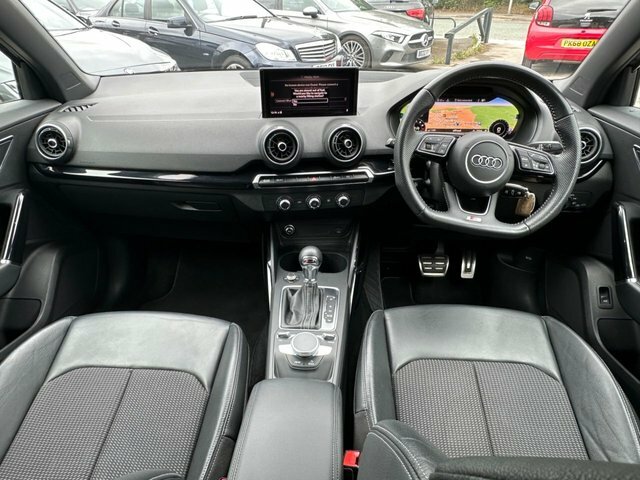 Audi Q2 1.5 Tfsi Cod 35 Black Edition Suv S Tro Black #3
