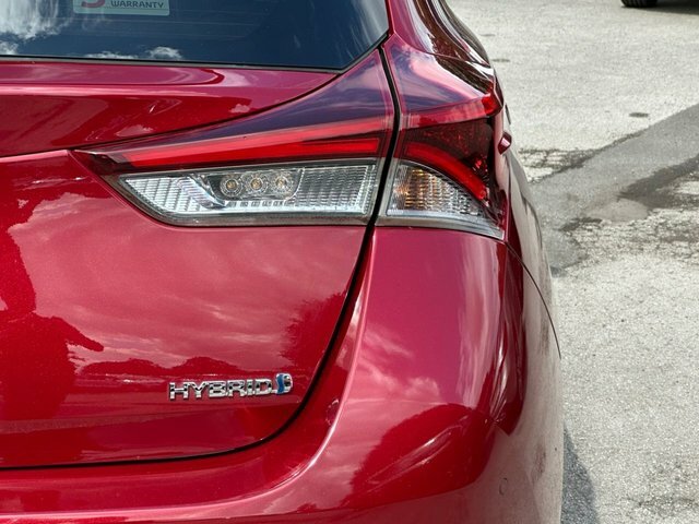 Toyota Auris Excel Red #32