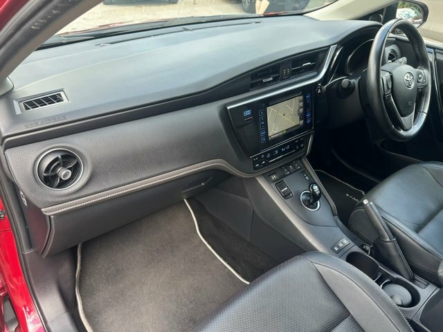 Toyota Auris Excel Red #9