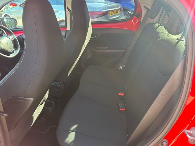 Peugeot 108 108 Active Red #9