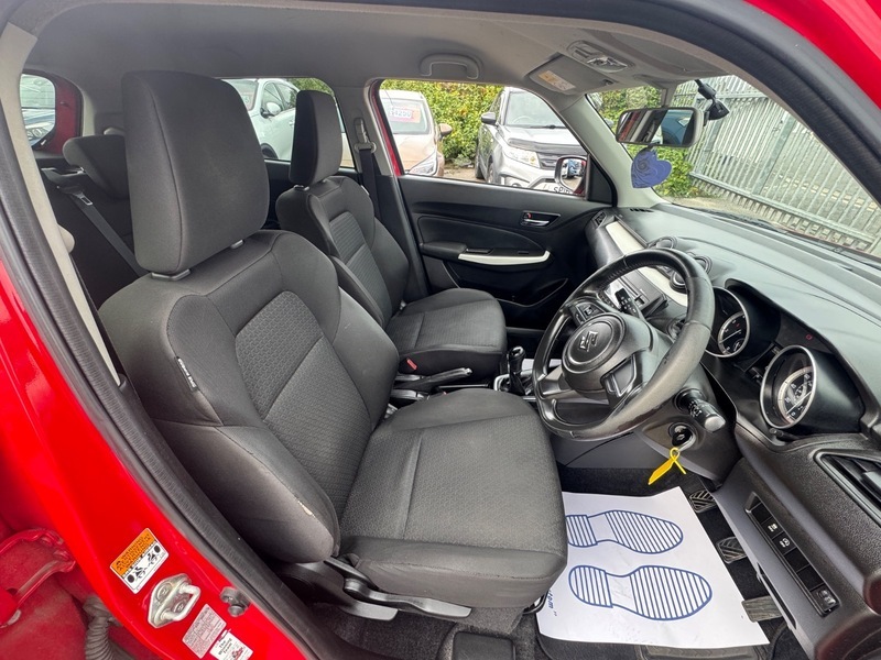 Suzuki Swift Attitude Dualjet 1.2 Red #9