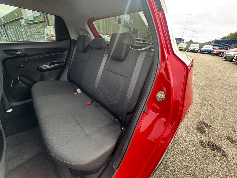 Suzuki Swift Attitude Dualjet 1.2 Red #11