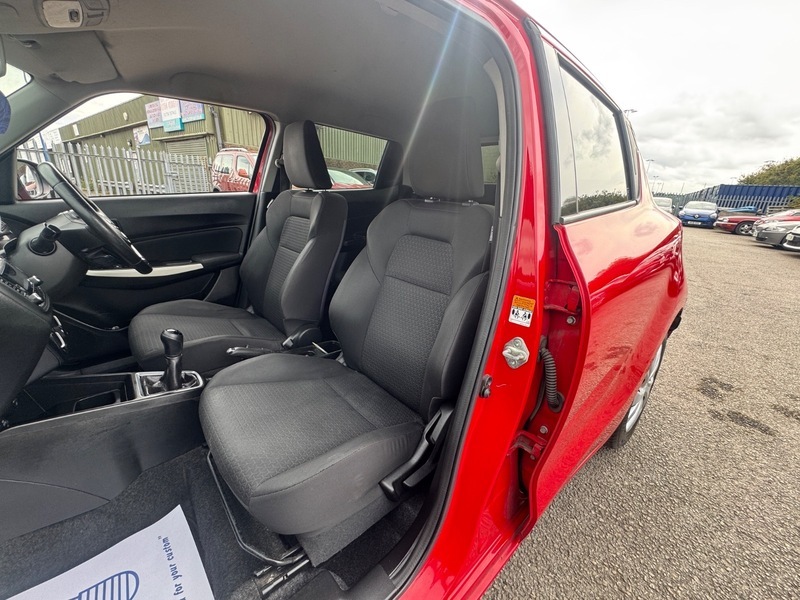 Suzuki Swift Attitude Dualjet 1.2 Red #10