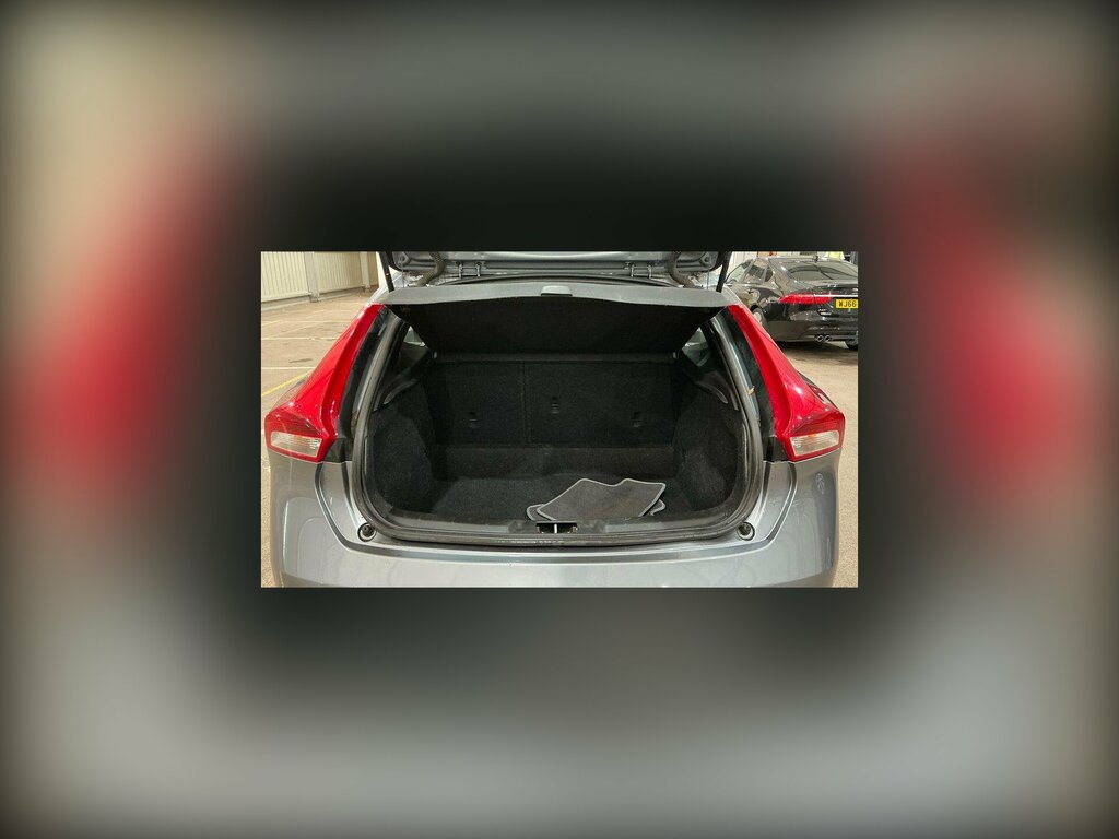 Volvo V40 2.0 T2 Momentum Euro 6 Ss Grey #3