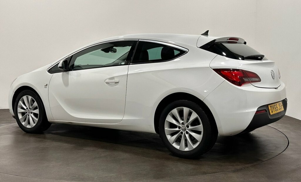 Vauxhall Astra GTC Coupe White #3
