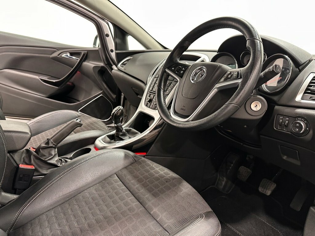 Vauxhall Astra GTC Coupe White #12