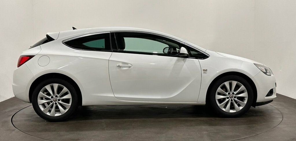 Vauxhall Astra GTC Coupe White #7
