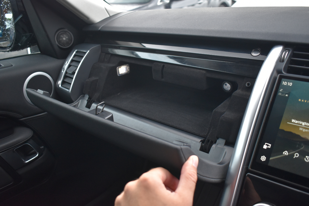 Land Rover Discovery Rdynamic Se D M Brown #57