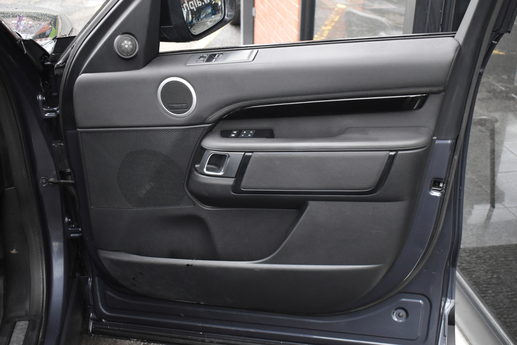 Land Rover Discovery Rdynamic Se D M Brown #24