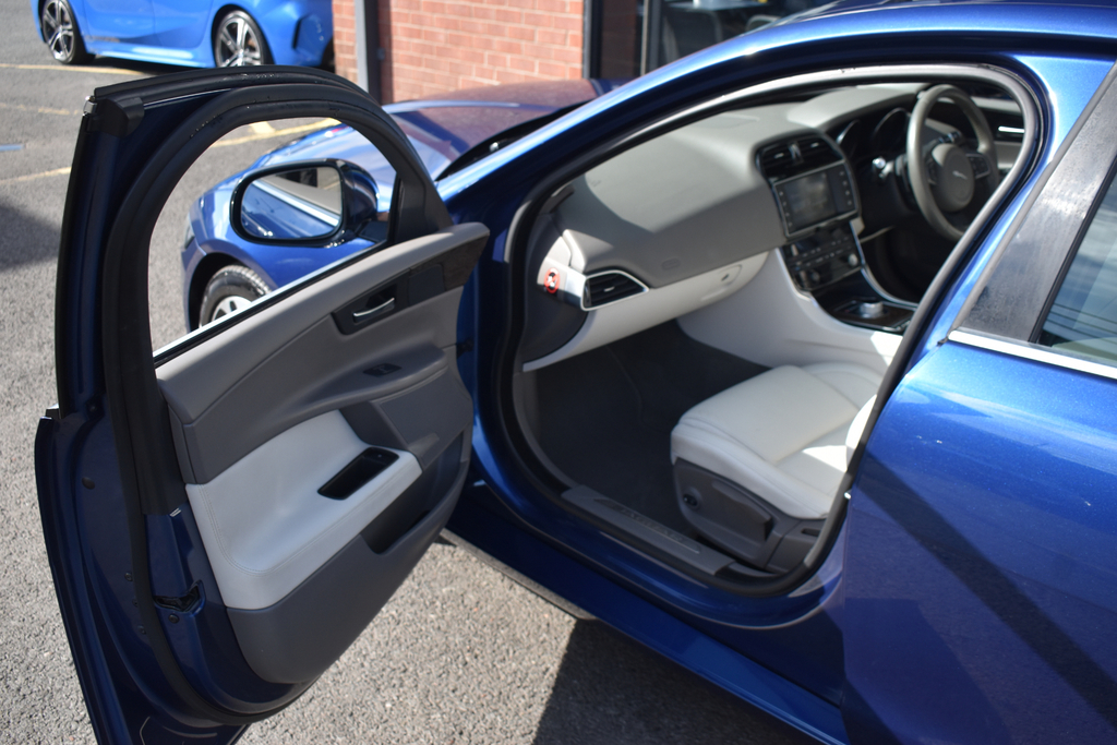 Jaguar XE Saloon R Red #24