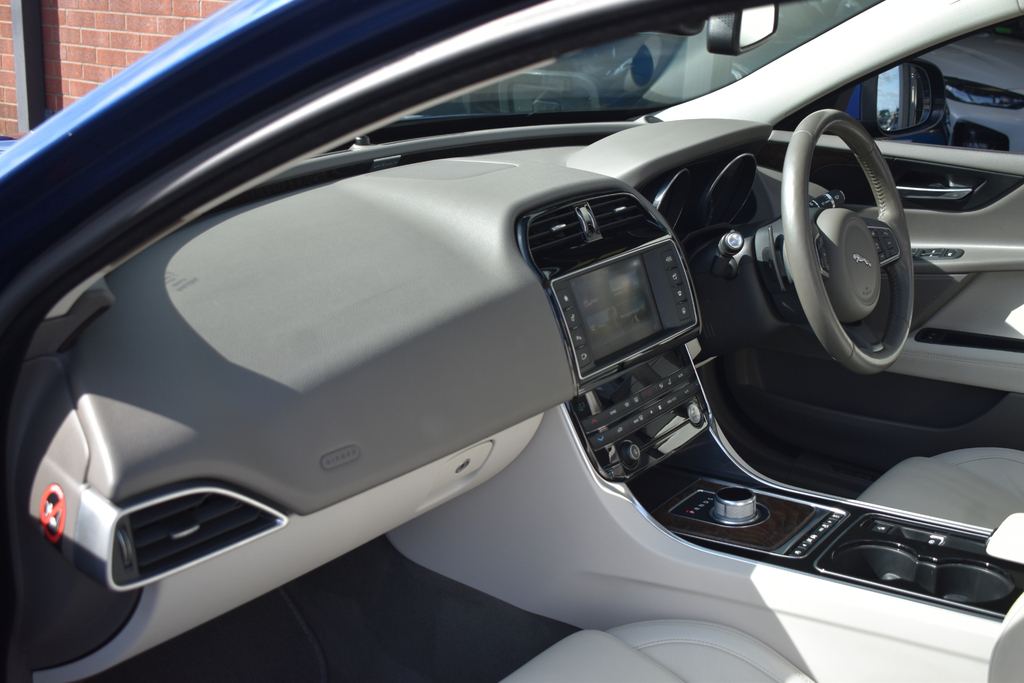 Jaguar XE Saloon R Red #26