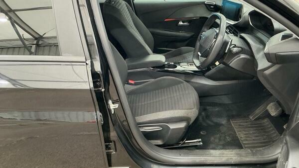 Peugeot 208 Active Premium Black #5