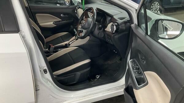 Nissan Micra Tekna White #3
