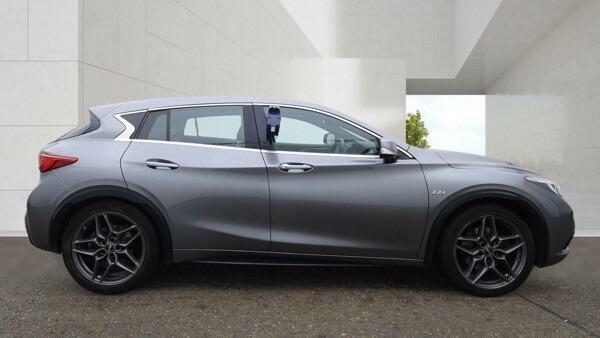 Infiniti Q30 White #10