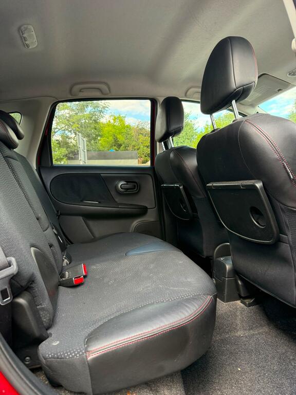 Nissan Note 1.6 16V Tekna Euro 5 Red #4