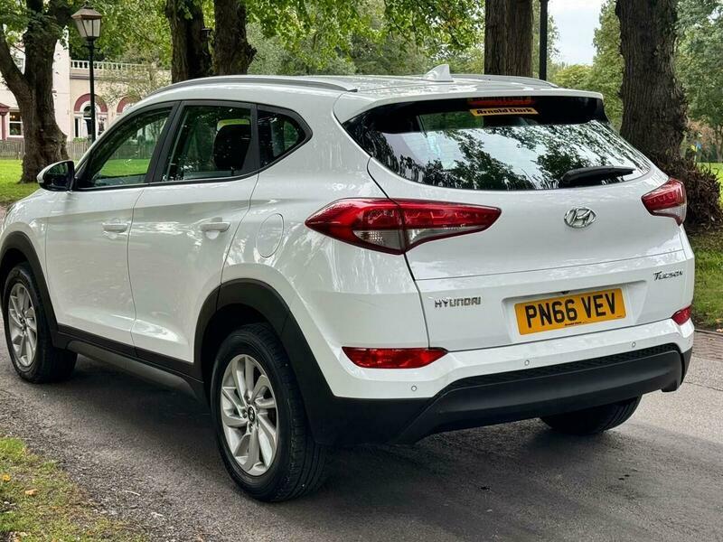 Hyundai Tucson 1.6 Gdi Blue Drive White #4