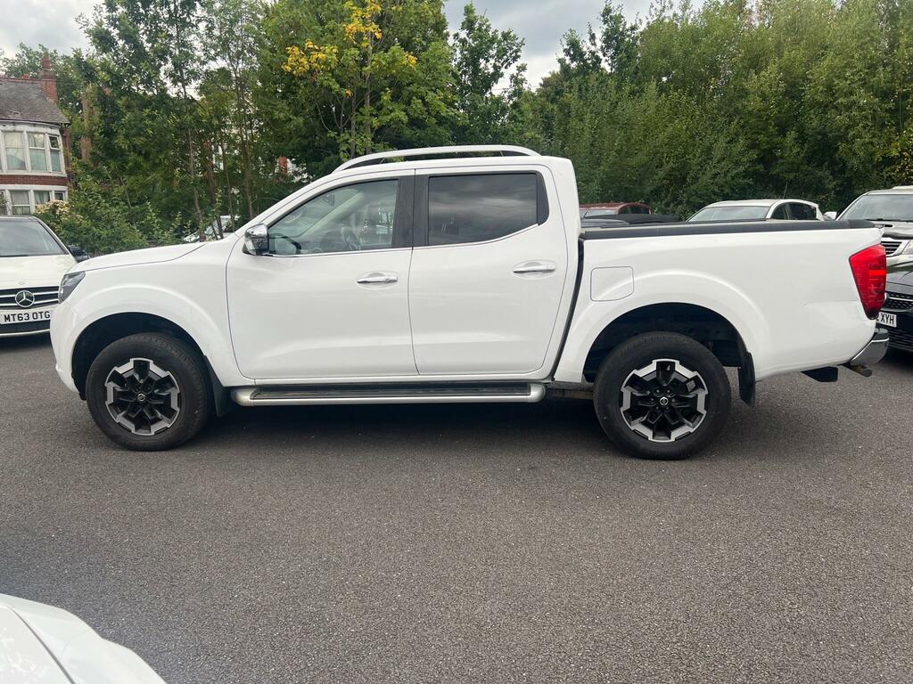 Nissan Navara Tekna White #4