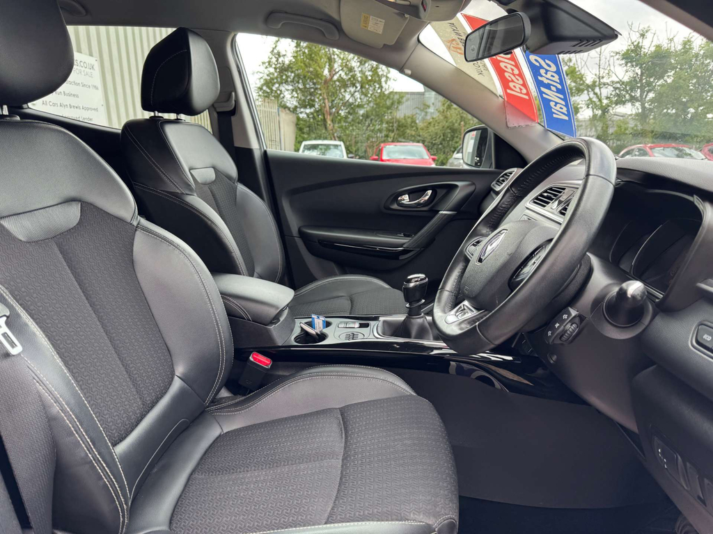 Renault Kadjar 1.5 Dynamique Nav Dci 110 Bhp White #28