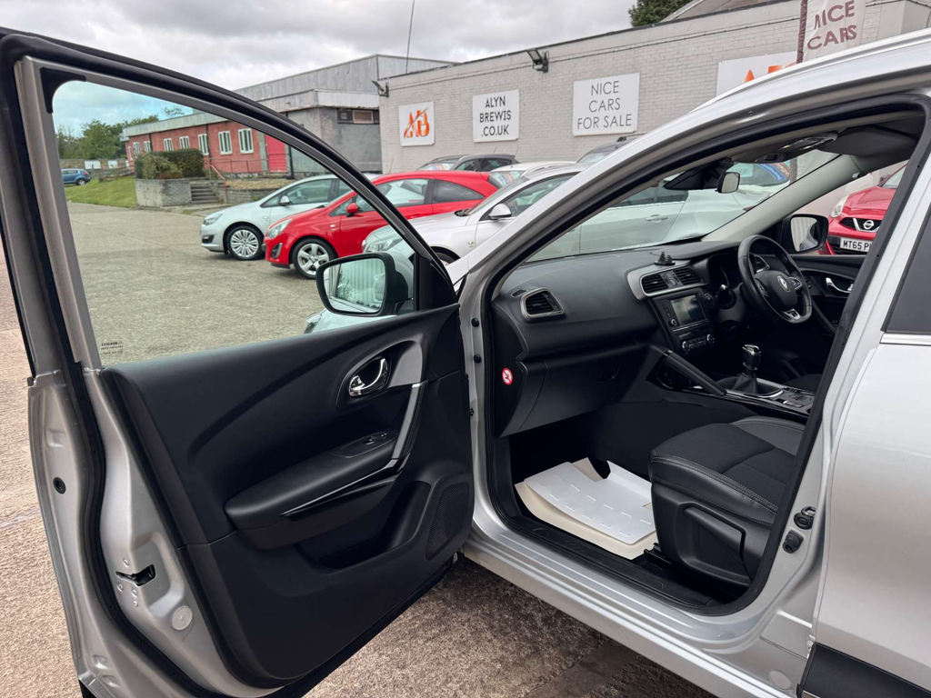 Renault Kadjar 1.5 Dynamique Nav Dci 110 Bhp White #51