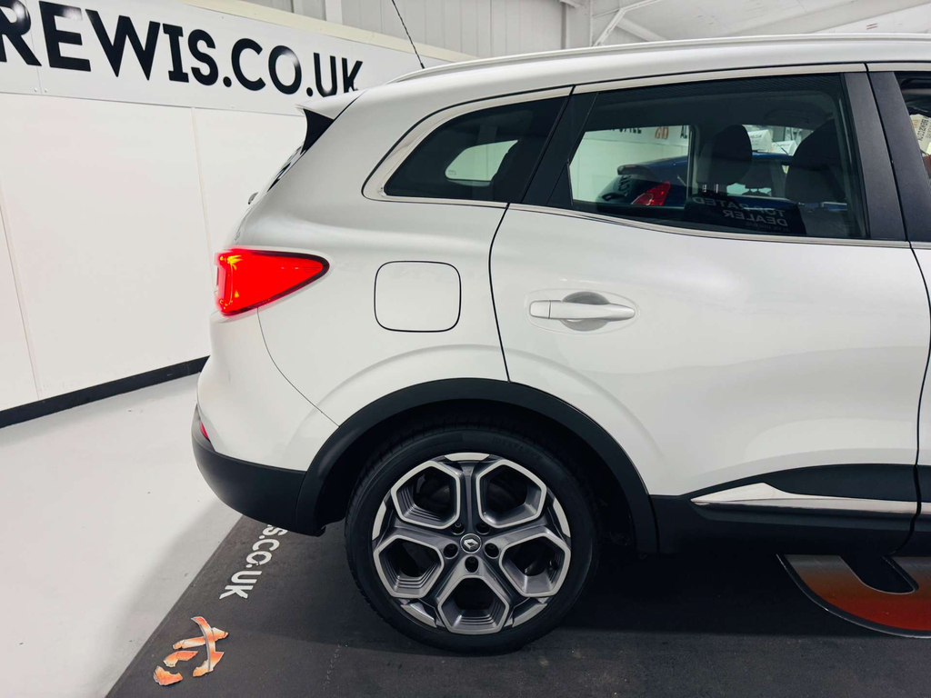 Renault Kadjar 1.5 Dynamique Nav Dci 110 Bhp White #10