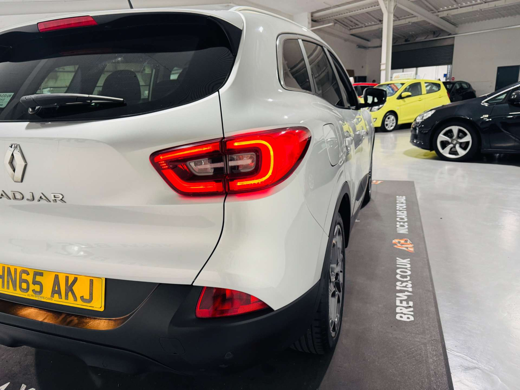 Renault Kadjar 1.5 Dynamique Nav Dci 110 Bhp White #8