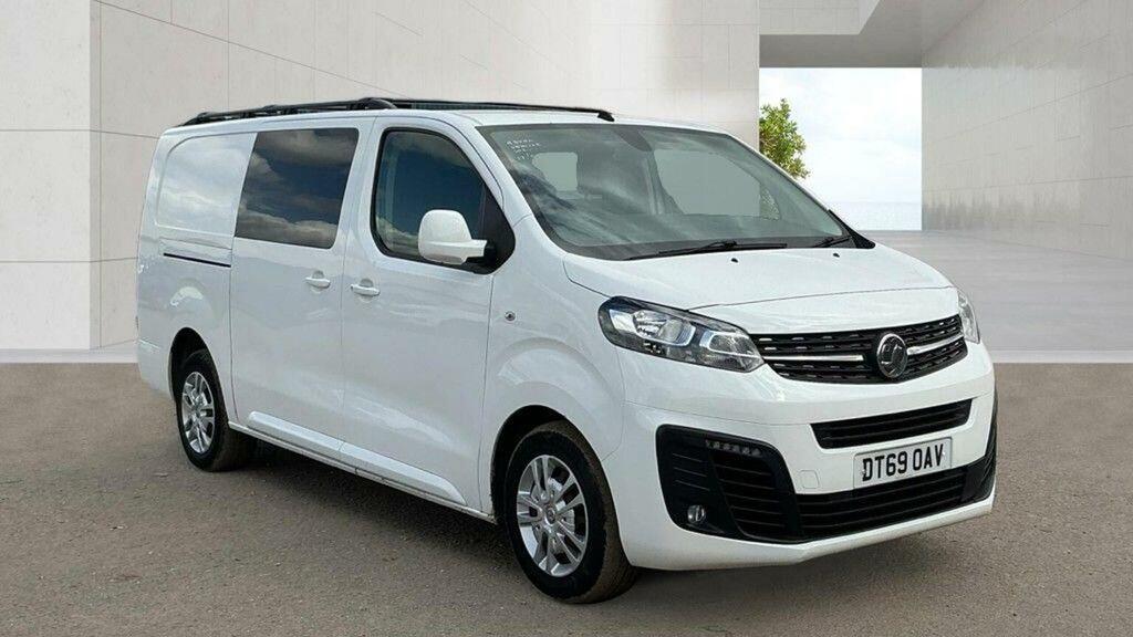 Vauxhall Vivaro 2.0 Turbo D 3100 Sportive Crew Van L2 H1 Euro 6 S White