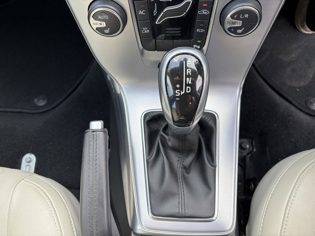 Volvo V40 D4 R-design Hatchback Black #20