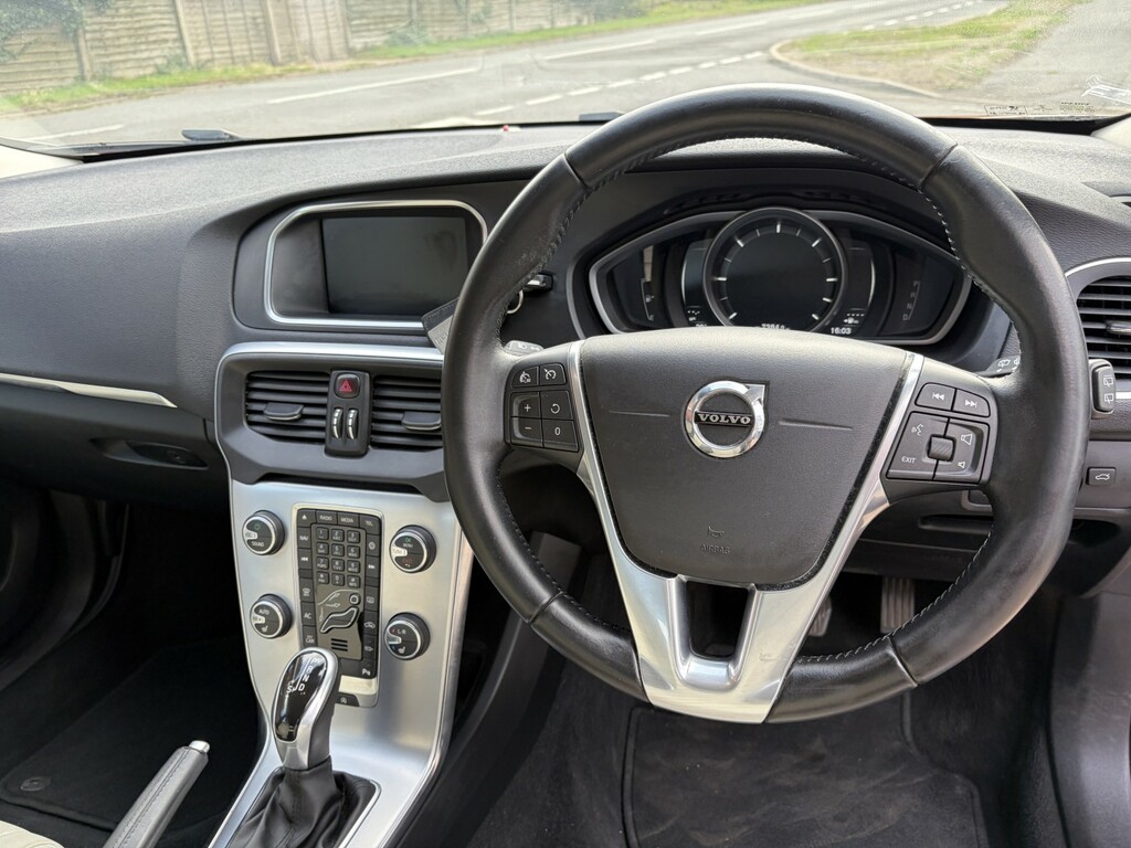 Volvo V40 D4 R-design Hatchback Black #14