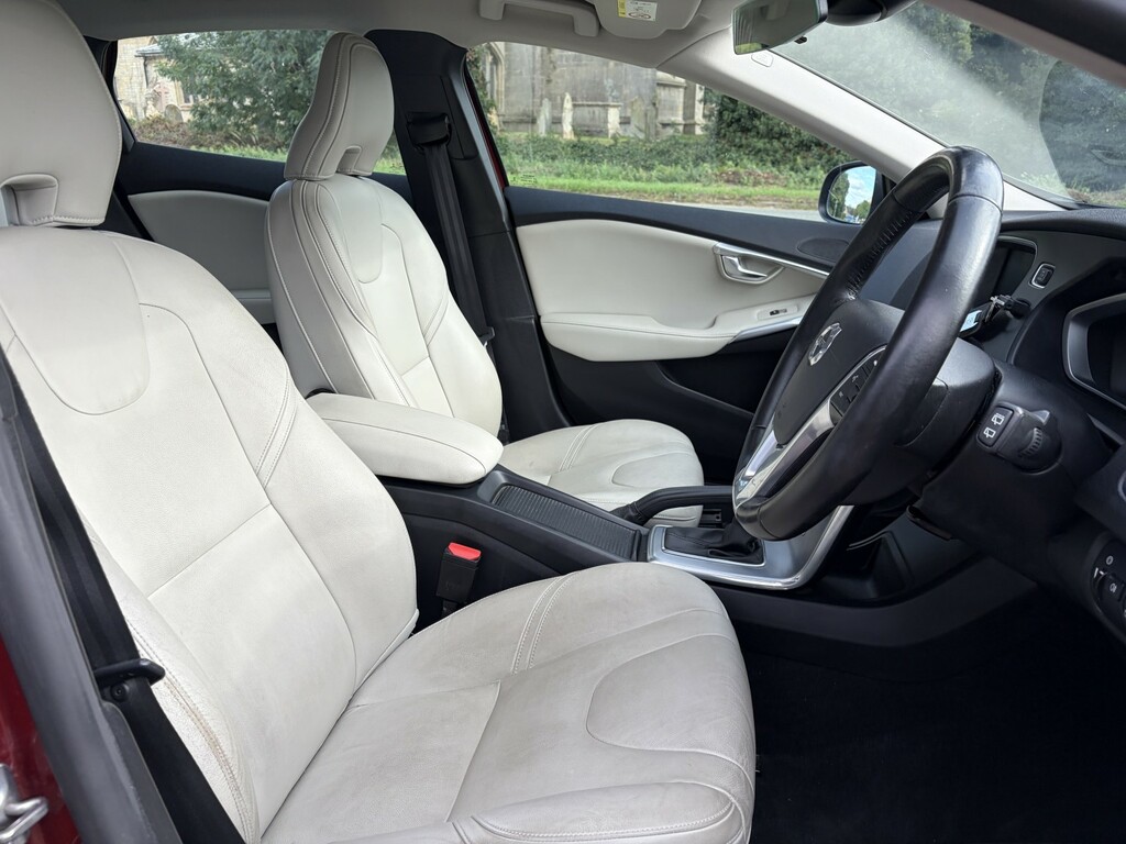 Volvo V40 D4 R-design Hatchback Black #11