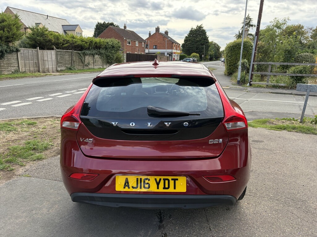 Volvo V40 2.0 Inscription D2 Red #4
