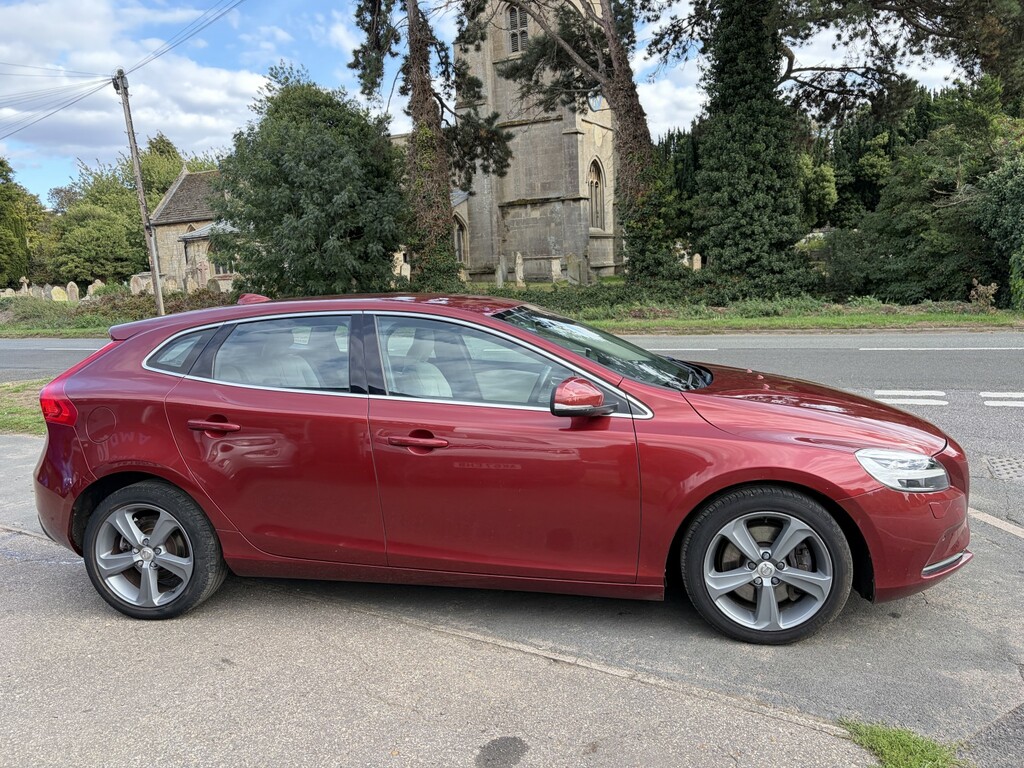Volvo V40 2.0 Inscription D2 Red #6