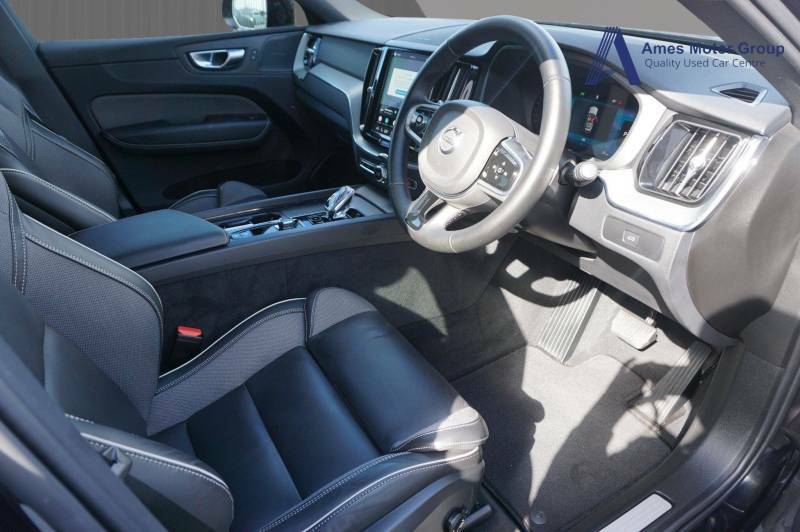 Volvo XC60 2.0 B5p Plus Black Edition Awd Geartronic Black #2