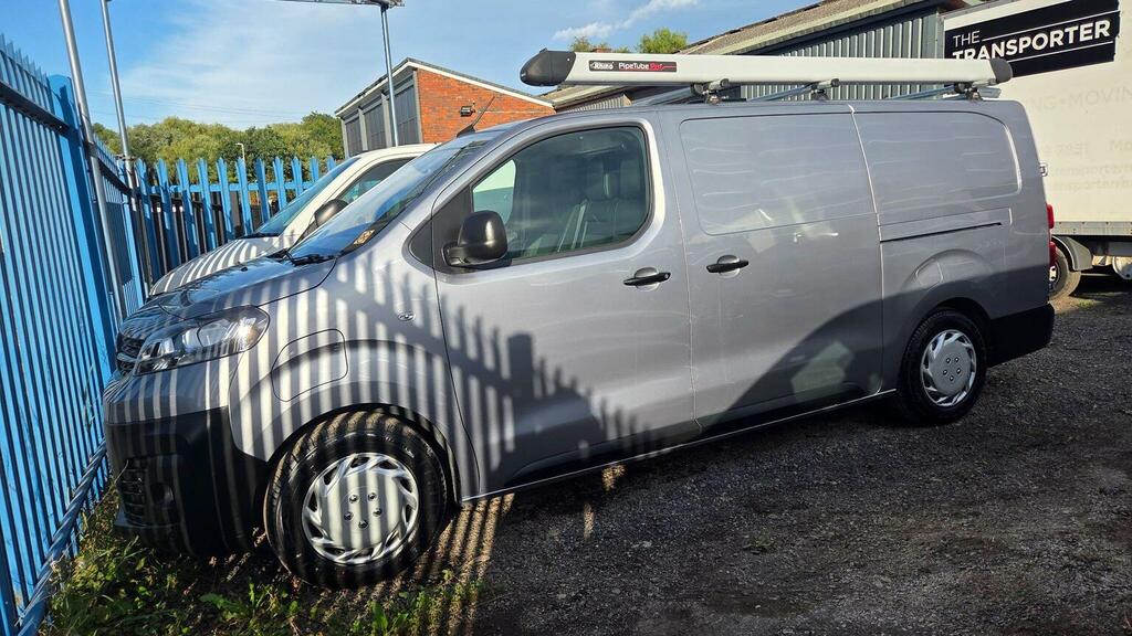 Vauxhall Vivaro 3100 75Kwh Dynamic L2 H1 6Dr 7.4Kw Charger Grey