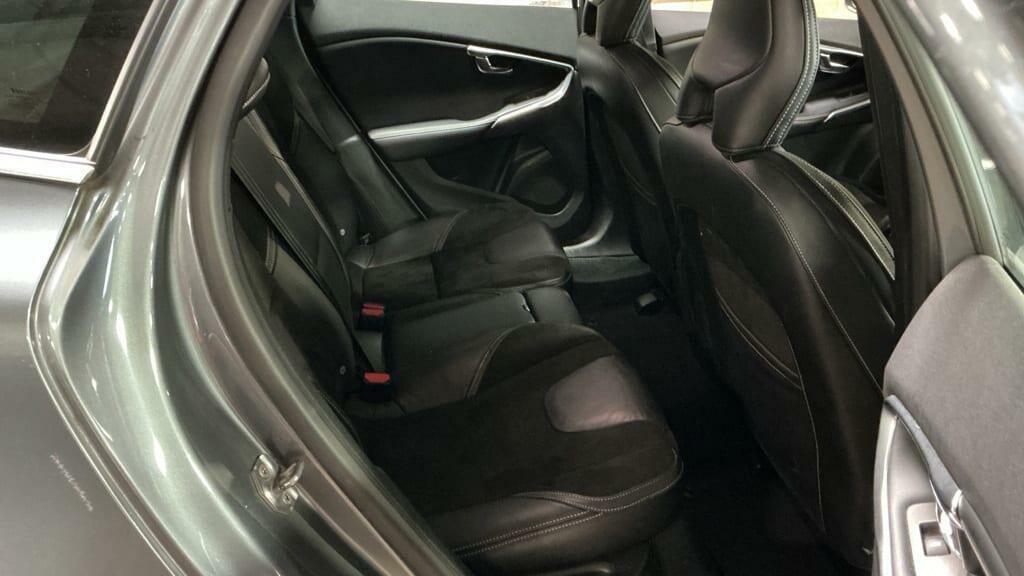 Volvo V40 Momentum Black #7