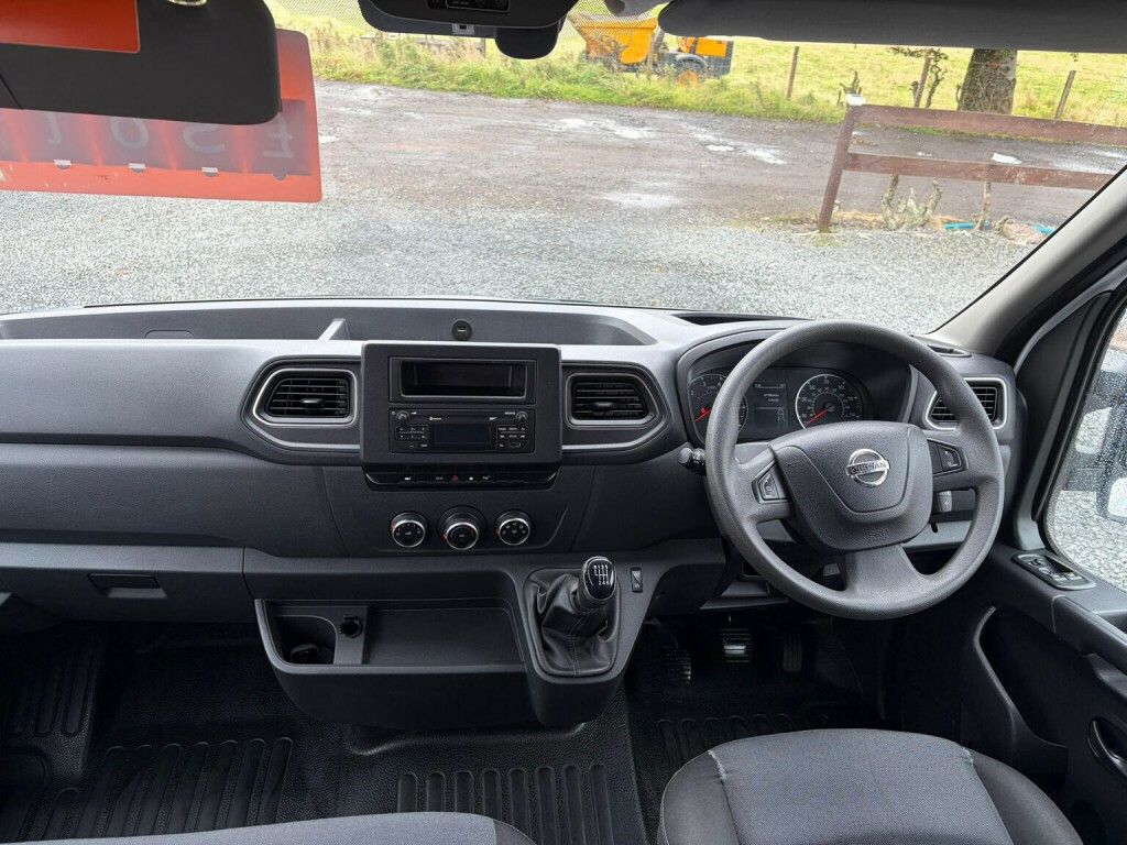 Nissan NV400 Panel Van White #15