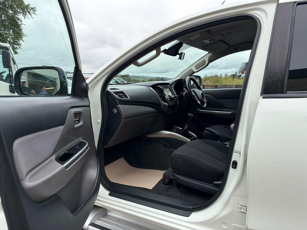 Mitsubishi L200 Pickup 2.4 Di-d Dc Titan 4Wd Euro 6 201818 White #3