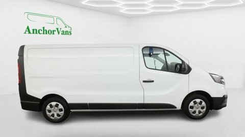Renault Trafic Sport White #3