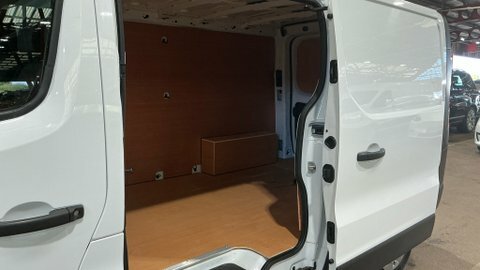 Renault Trafic Sport White #8