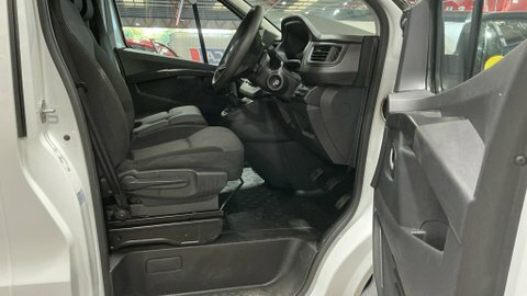 Renault Trafic Sport White #9