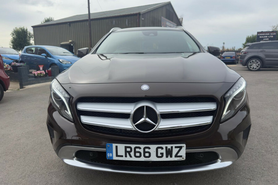 Mercedes-Benz GLA Class Suv Brown #2
