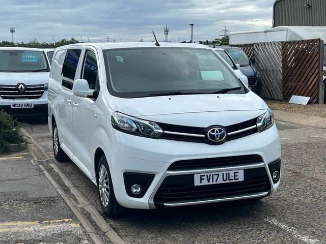 Toyota PROACE 2.0D Comfort Long Panel Van 6Dr Lwb White