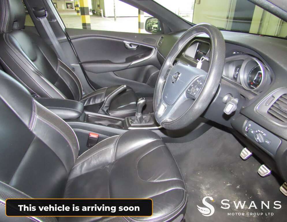 Volvo V40 Hatchback 2.0 T2 R-design Edition Hatchback Pe White #2