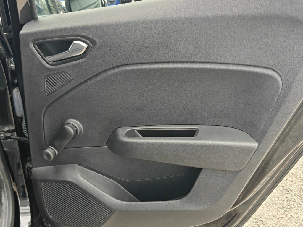 Renault Clio Iconic Tce Blue #24