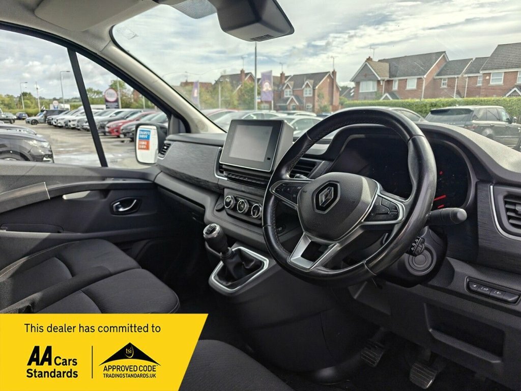 Renault Trafic 2L Sport AJ23BAA Black #2